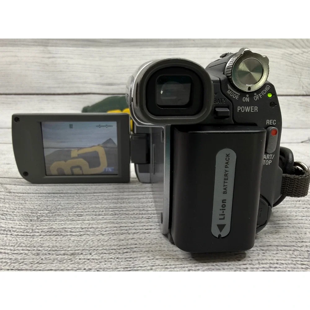 Sony Handycam DCR-HC28 Digital Video Camera Carl‎ Zeiss 20x For Parts or Repair
